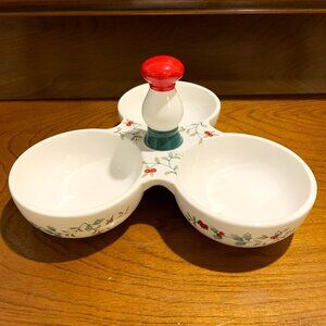Vintage Pfaltzgraff 'Winterberry' Divided Dish with Sculpted Handle NIB